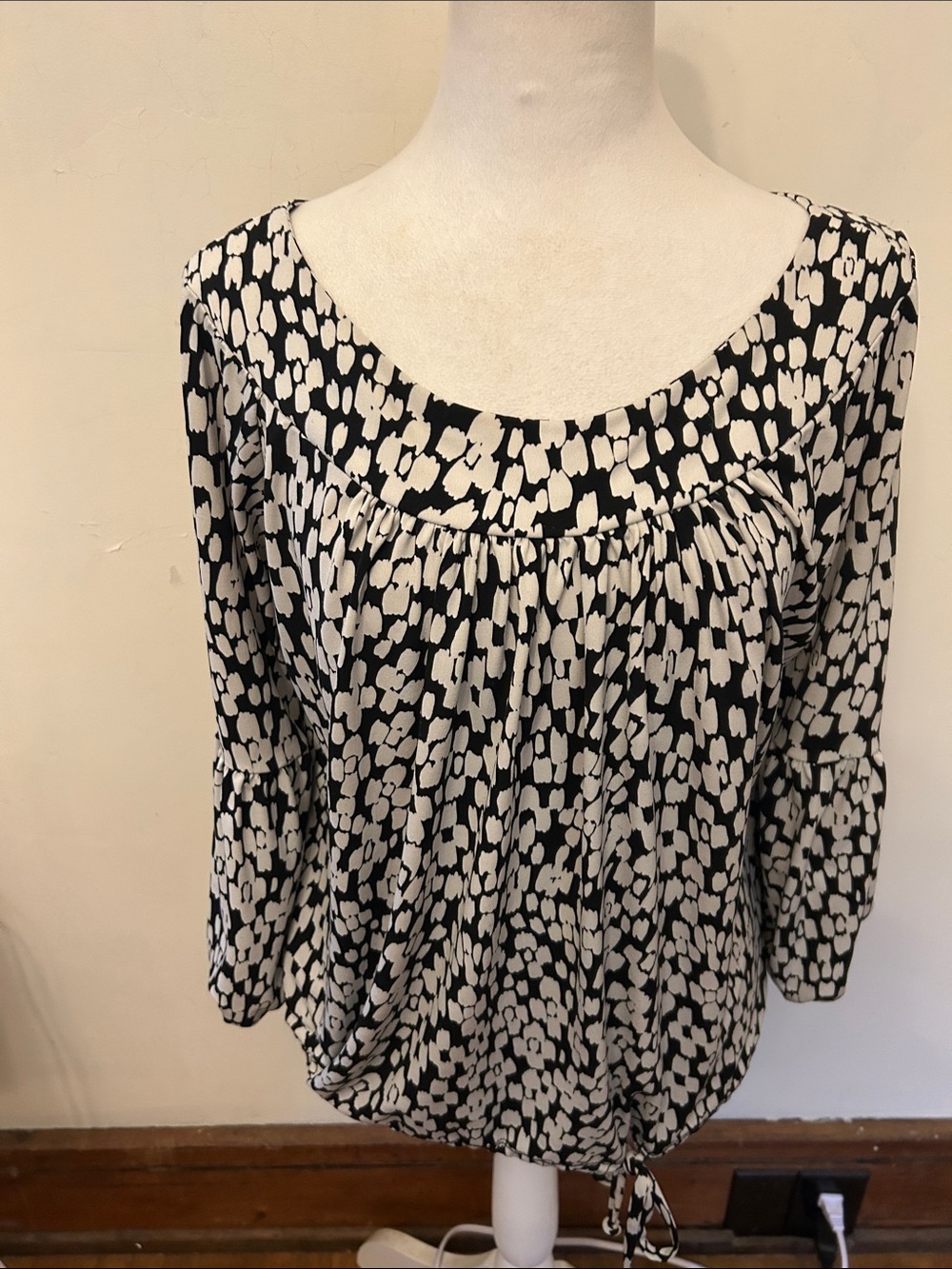 Worthington Black and White Printed Scoop Neck Women's 3/4 sleeve blouse M EUC